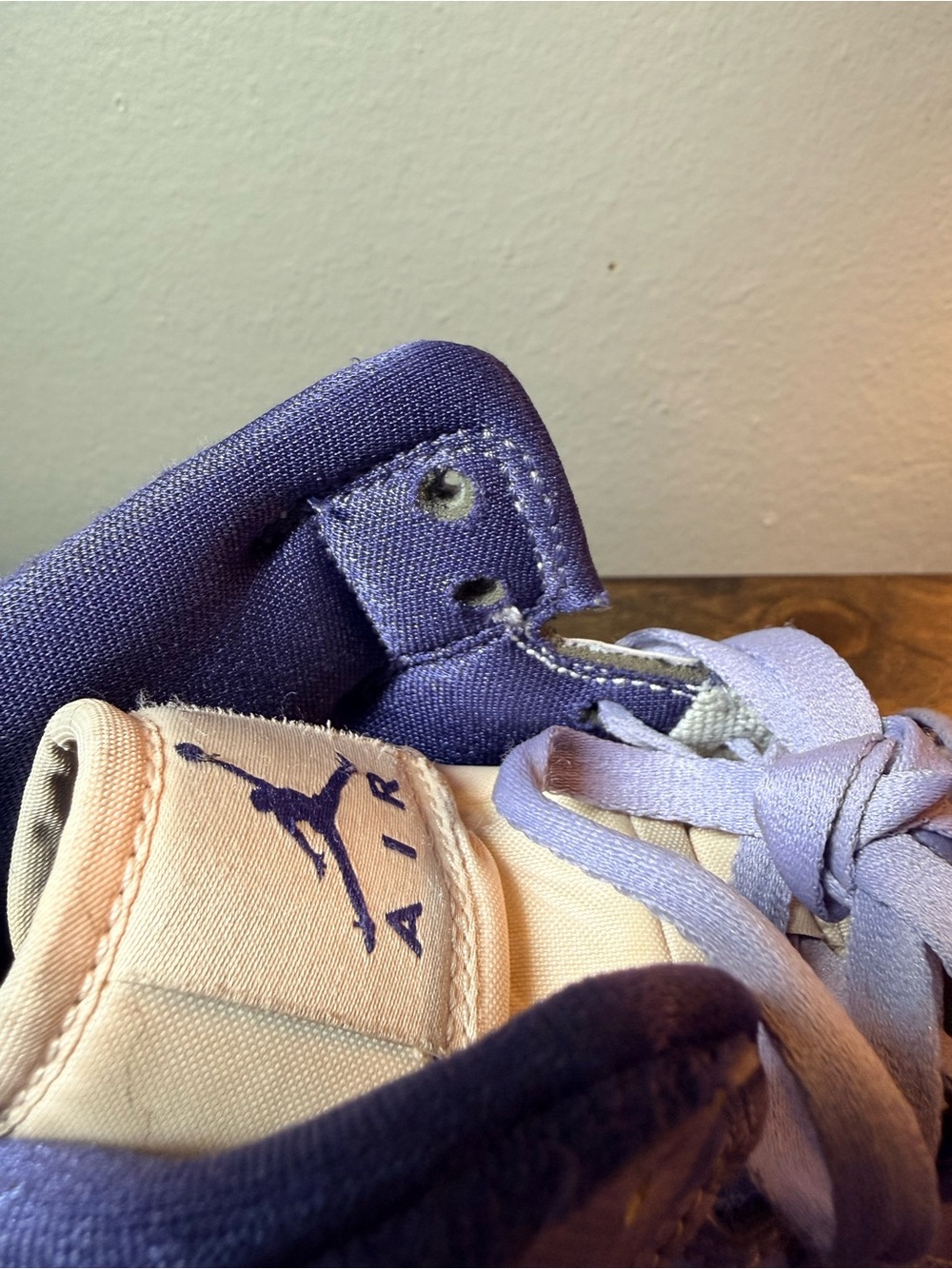 Air Jordan 1 Mid SE Nike Leather Women's High-Top Sneaker Purple/Lavender Size 9 - Picture 7 of 8